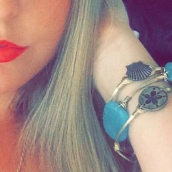 Bourbon and Bowties Seashell Gold Wire Bracelet OS - Picture 7 of 12